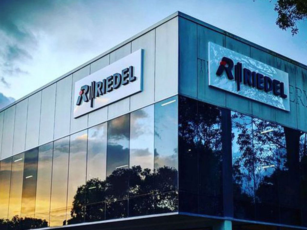 Illuminated 3D fabricated signage (building)